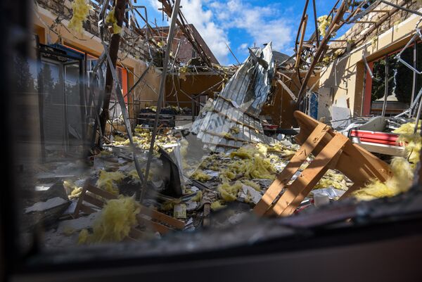 Ռմբակոծությունից քանդված խանութ Մարտակերտում - Sputnik Արմենիա