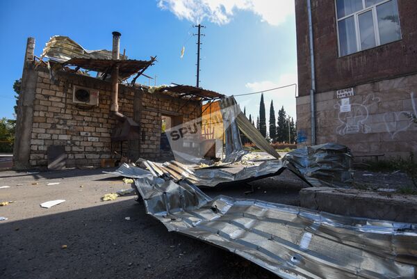Ռմբակոծությունից քանդված խանութ Մարտակերտում - Sputnik Արմենիա