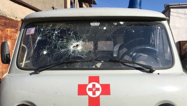 Обстрелянная машина «скорой помощи», везущая раненых (11 октября 2020). Карабах - Sputnik Արմենիա