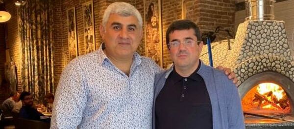 Президент Карабаха Араик Саркисян (справа) и Армен Князян - Sputnik Արմենիա