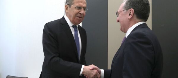 Министр иностранных дел Армении Зограб Мнацаканян (справа) и министр иностранных дел РФ Сергей Лавров (25 февраля 2020). Женева - Sputnik Արմենիա