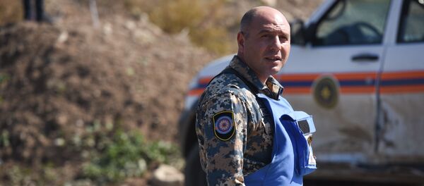 Работы по обезвреживанию снарядов (12 октября 2020). Степанакерт - Sputnik Армения