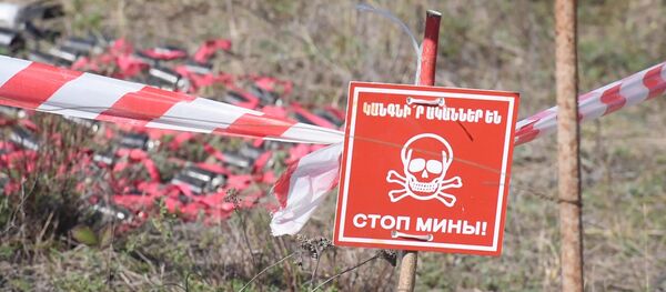 Как в Арцахе уничтожаются неразорвавшиеся кассетные боеприпасы и снаряды от «Града» - Sputnik Армения