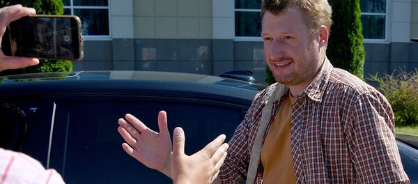 Российский журналист издания WarGonzo Семен Пегов на территории посольства России в Белоруссии (11 августа 2020). Минск - Sputnik Армения