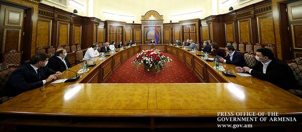 Премьер-министр Никол Пашинян встретился с представителями внепарламентских сил страны (12 октября 2020). Еревaн Премьер-министр Никол Пашинян встретился с представителями внепарламентских сил страны (12 октября 2020). Еревaн - Sputnik Արմենիա