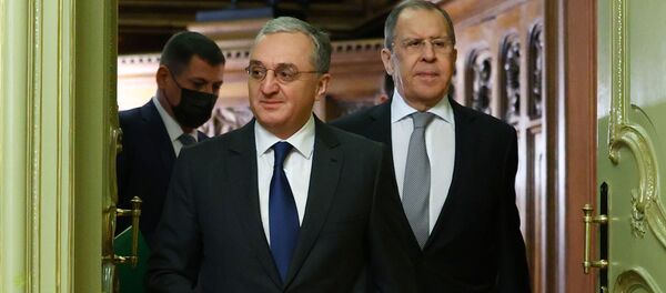 Главы МИД России и Армении Сергей Лавров и Зограб Мнацаканян перед началом совместной пресс-конференции по итогам встречи (12 октября 2020). Москвa - Sputnik Армения