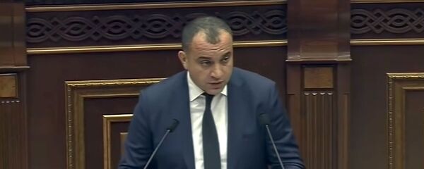 Арман Диланян на очередном заседании Национального Собрания Армении (11 сентября 2018). Еревaн Арман Диланян на очередном заседании Национального Собрания Армении (11 сентября 2018). Еревaн - Sputnik Армения