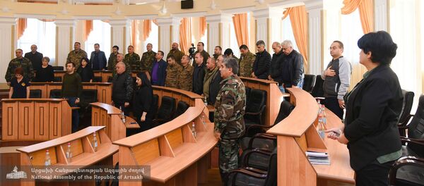 Парламент НКР единогласно принял закон «О внесении изменений в Закон об обороне» (13 октября 2020). Степанакерт - Sputnik Армения