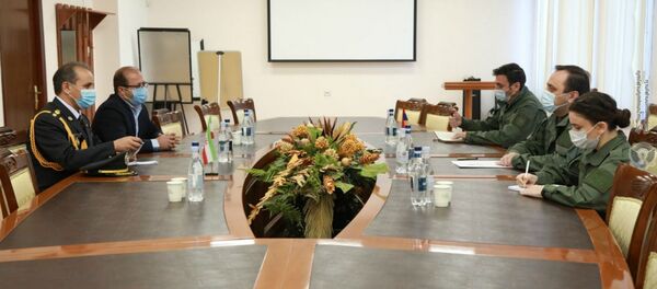 Начальник Главного управления оборонной политики и международного сотрудничества МО РА Левон Айвазян встретился с новоназначенным военным атташе посольства Исламской Республики Иран в РА полковником Бахманом Садегиным (13 октября 2020). Еревaн - Sputnik Армения