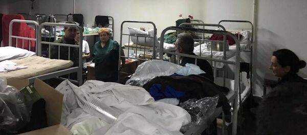 Предстоятель Арцахской епархии архиепископ Паргев Мартиросян посетил военный госпиталь и встретился с ранеными солдатами (13 октября 2020). Карабах - Sputnik Արմենիա