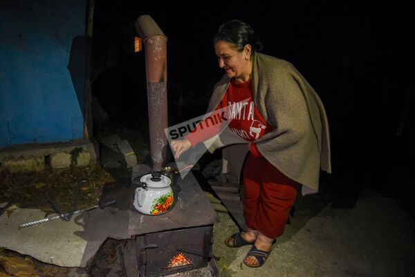 Электроплиты и печки-буржуйки: что пользуется спросом в обстреливаемом Степанакерте - Sputnik Армения