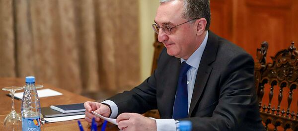 Министр иностранных дел Армении Зограб Мнацаканян на встрече с сопредседателями Минской группы ОБСЕ и личным представителем действующего председателя ОБСЕ (13 октября 2020). Москва - Sputnik Արմենիա