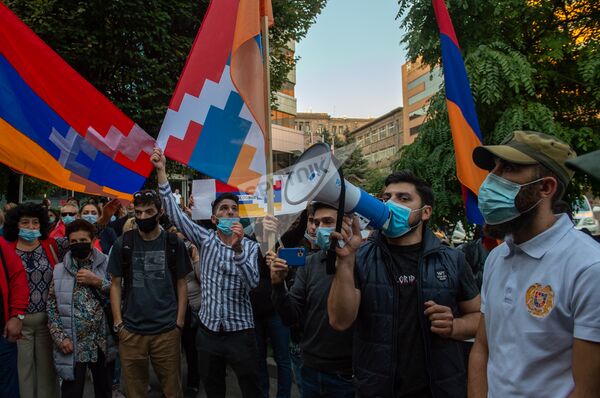 Акция в поддержку признания независимости Карабаха перед зданием ООН в Армении (13 октября 2020). Еревaн - Sputnik Армения
