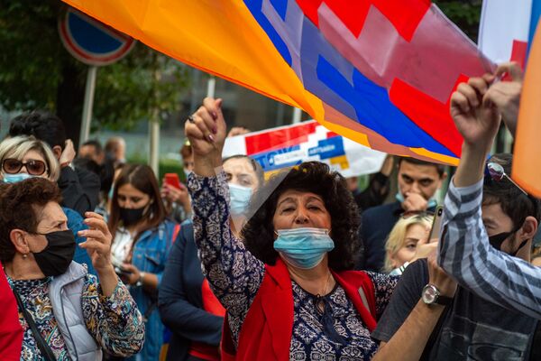 Акция в поддержку признания независимости Карабаха перед зданием ООН в Армении (13 октября 2020). Еревaн - Sputnik Армения