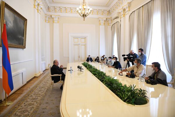 Լսելի չէ ՆԱՏՕ-ի ձայնը, բավականաչափ լսելի չէ Եվրամիության ձայնը. Սարգսյանը` պատերազմի մասին Լսելի չէ ՆԱՏՕ-ի ձայնը, բավականաչափ լսելի չէ Եվրամիության ձայնը. Սարգսյանը` պատերազմի մասին - Sputnik Արմենիա
