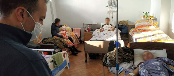 Министр здравоохранения Арсен Торосян и губернатор Гегаркуника Гнел Саносян посетили медцентры в Варденисе и Мартуни (13 октября 2020). Гегаркуник - Sputnik Армения