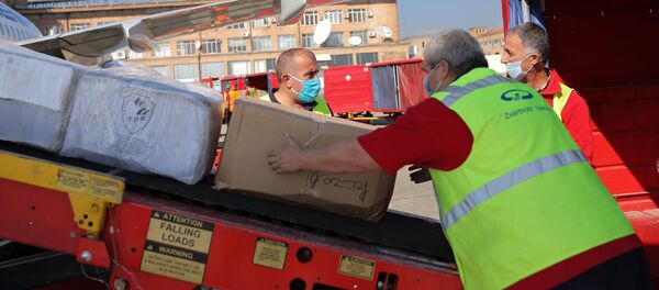 Доставка гуманитарного груза из России в Армению (14 октября 2020). Еревaн - Sputnik Армения