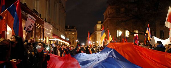 Митинг армянской диаспоры Франции в связи с войной в Карабахе (13 октября 2020). Париж Митинг армянской диаспоры Франции в связи с войной в Карабахе (13 октября 2020). Париж - Sputnik Արմենիա