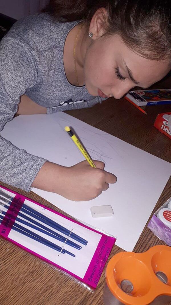 Սահմանը պահող հայրիկն ու նկարի զինվորը. որն է 11–ամյա ստեփանակերտցի աղջկա երազանքը Սահմանը պահող հայրիկն ու նկարի զինվորը. որն է 11–ամյա ստեփանակերտցի աղջկա երազանքը - Sputnik Արմենիա