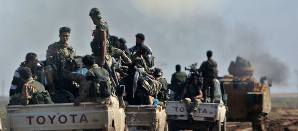 Колонна сирийских боевиков, поддерживаемых Турцией, следует за турецкой бронетехникой (30 октября 2019). Сирия - Sputnik Армения