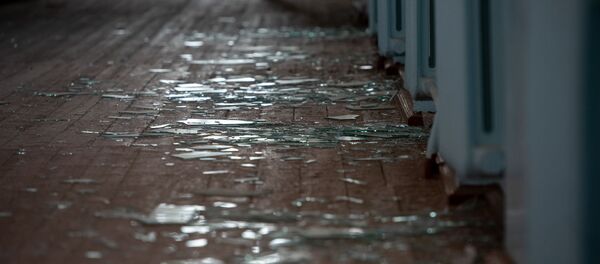 Попавшая под обстрел средняя школа No2 в Мартуни, Карабах - Sputnik Армения