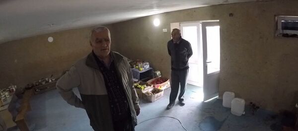 Убежище в Мартуни: как мужчины уже 19 дней живут в подземелье - Sputnik Армения