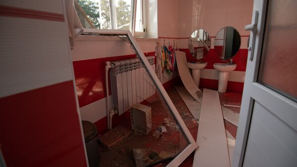 Попавший под обстрел детский сад в Мартуни, Карабах - Sputnik Արմենիա