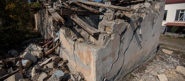 Сторожевая будка детского сада в Мартуни, Карабах, попавшего под обстрел - Sputnik Армения