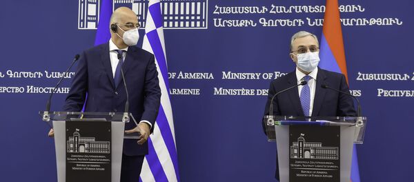 Пресс-конференция министров иностранных дел Армении и Греции Зограба Мнацаканяна (справа) и Никоса Дендиаса (16 октября 2020). Еревaн Пресс-конференция министров иностранных дел Армении и Греции Зограба Мнацаканяна (справа) и Никоса Дендиаса (16 октября 2020). Еревaн - Sputnik Армения