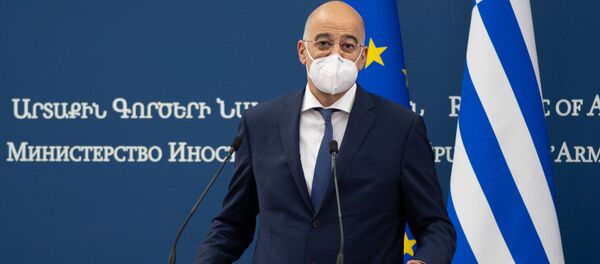 Пресс-конференция министров иностранных дел Армении и Греции Зограба Мнацаканяна (справа) и Никоса Дендиаса (16 октября 2020) (16 октября 2020). Еревaн - Sputnik Армения