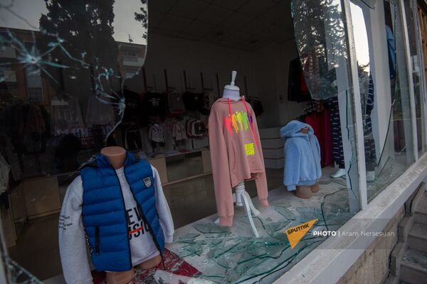 Опустевшие улицы и закрытые магазины: Степанакерт застыл в ожидании мира - Sputnik Армения