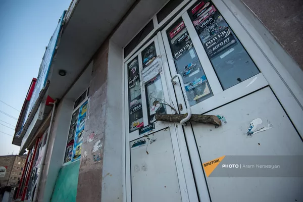 Степанакерт после войны: жизнь со сдержанной надеждой на будущее Степанакерт после войны: жизнь со сдержанной надеждой на будущее - Sputnik Армения