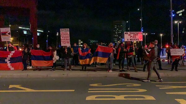 Армяне и даже турки: демонстрация в поддержку Карабаха прошла у бюро ООН в Женеве - Sputnik Армения