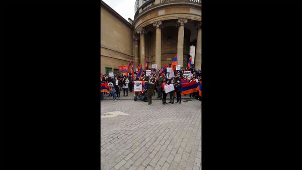 Протесты армянской диаспоры против военной агрессии Азербайджана в Лондоне - Sputnik Армения