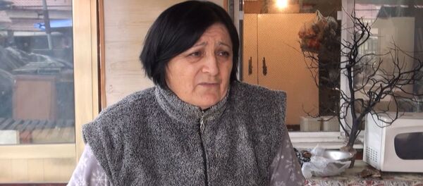 Ստեփանակերտի բնակչուհին հաց պատրաստելիս պատմում է պատերազմի մասին - Sputnik Արմենիա