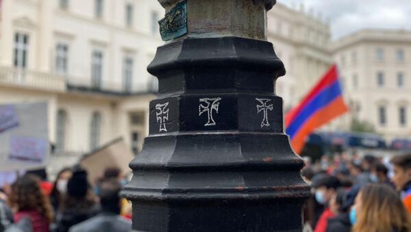 Протесты армянской общины напротив здания BBC с целью остановить пропаганду ложной информации и беззакония со стороны Азербайджана (17 октября 2020). Лондон - Sputnik Армения