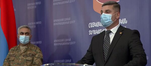 Губернатор Гегаркуника Гнел Саносян во время брифинга в Едином информационном центре (17 октября 2020). Еревaн - Sputnik Армения