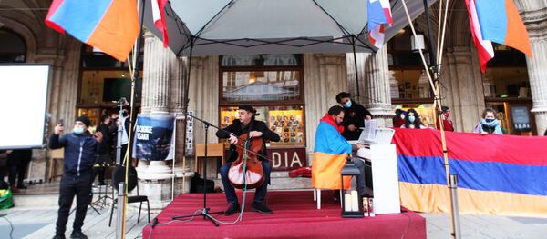 Армянские музыканты дали концерт в поддержку Карабаха в Вене (17 октября 2020). Австрия - Sputnik Армения