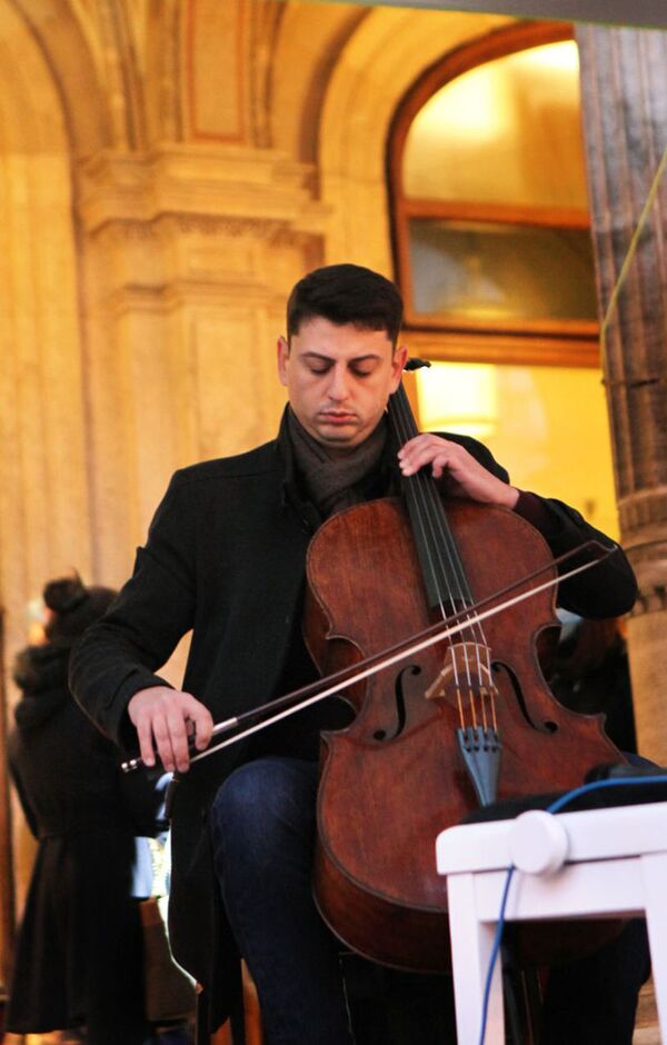 «Հայ տղամարդկանց զգուշացրել էինք, որ զուսպ լինեն». Հախնազարյանը` Վիեննայի ակցիայի մասին «Հայ տղամարդկանց զգուշացրել էինք, որ զուսպ լինեն». Հախնազարյանը` Վիեննայի ակցիայի մասին - Sputnik Արմենիա