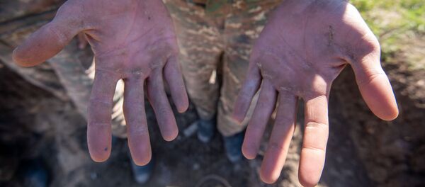 Руки солдата Руки солдата - Sputnik Արմենիա