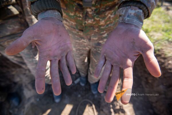 Այստեղ են երկու գերի վերցրել, կամ ինչպես են ապրում զինծառայողները Արցախի առաջնագծում Այստեղ են երկու գերի վերցրել, կամ ինչպես են ապրում զինծառայողները Արցախի առաջնագծում - Sputnik Արմենիա