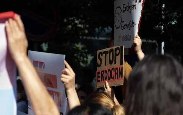 Акция протеста женщин из Карабаха у офиса ООН в Ереване (19 октября 2020). Ереван Акция протеста женщин из Карабаха у офиса ООН в Ереване (19 октября 2020). Ереван - Sputnik Армения