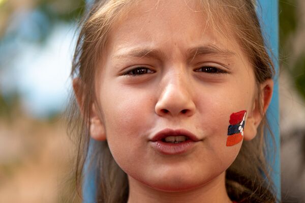 «Մեկին մորթել են, մյուսին` վիրավորել». արցախցի կանայք ՄԱԿ–ի առջև բողոքի ակցիա են անում - Sputnik Արմենիա