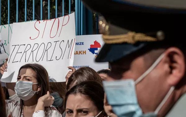 Акция протеста женщин из Карабаха у офиса ООН в Ереване (19 октября 2020). Ереван Акция протеста женщин из Карабаха у офиса ООН в Ереване (19 октября 2020). Ереван - Sputnik Армения