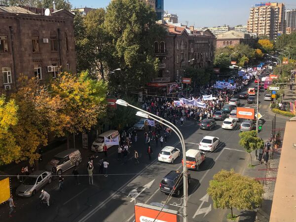 Хватит молчать! Крупная акция протеста прошла в Ереване у здания ООН Хватит молчать! Крупная акция протеста прошла в Ереване у здания ООН - Sputnik Армения