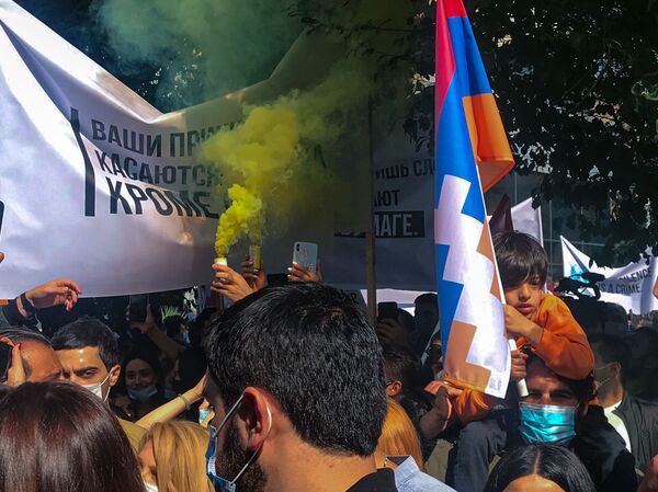 Хватит молчать! Крупная акция протеста прошла в Ереване у здания ООН Хватит молчать! Крупная акция протеста прошла в Ереване у здания ООН - Sputnik Армения