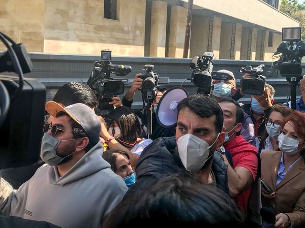 Хватит молчать! Крупная акция протеста прошла в Ереване у здания ООН Хватит молчать! Крупная акция протеста прошла в Ереване у здания ООН - Sputnik Армения