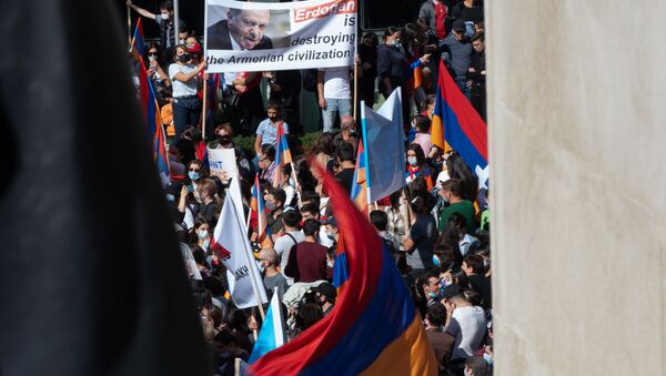 Акция протеста прошла в столице у здания ООН (19 октября 2020). Еревaн - Sputnik Արմենիա
