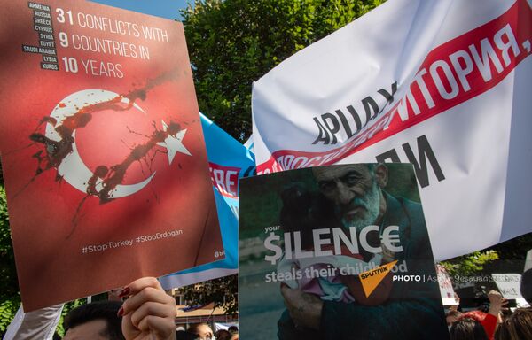 «Ձեր գնված լռությունը նրանց մանկությունն է խլում. բողոքի ակցիա Երևանում ՄԱԿ–ի գրասենյակի դիմաց - Sputnik Արմենիա