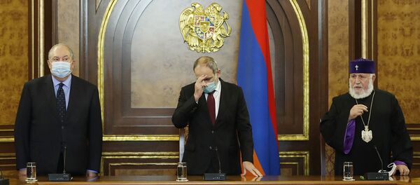 Премьер-министр Никол Пашинян, президент Армен Саркисян и Католикос Гарегин II на внеочередном заседании Совета Безопасности (19 октября 2020)/ Еревaн - Sputnik Արմենիա